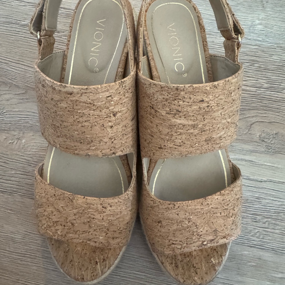 Like new Vionic cork wedge espadrilles